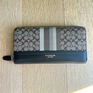 COACH Signature Long Zip Around Wallet